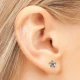 Kolczyk do przekłuwania uszu 7511-6049 Stokrotka brylantowa z szafirowym środkiem